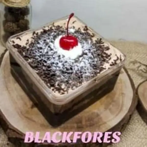Sosialita Dessert Box Blackfores | Kopi Sosialita & Desert Box