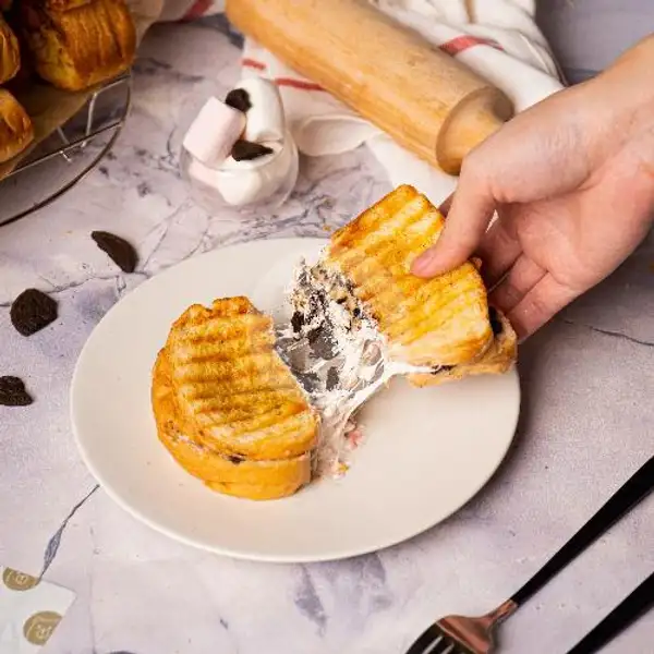 OreoMallow Toast (Oreo Marshmallow) | Tousta Toast & Teabar, Cideng