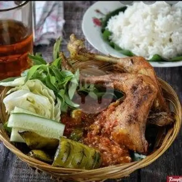 Paket Nasi Bebek Goreng + Es Teh | Pecel Lele Seafood Podomoro, Simpang Celentang