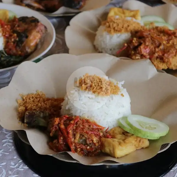 Ayam Bakar + Nasi | Ayam Goreng Nelongso, Wiyung