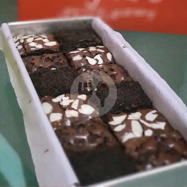 Brownies Sekat Toping Mix | Myuu's Brownies, Wahid Hasyim