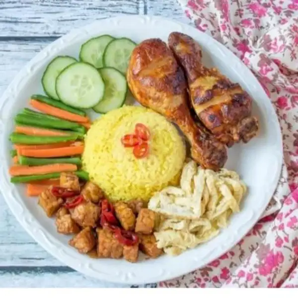 Nasi Kuning Spesial Ayam | Nasi Uduk dan Nasi Kuning Albiru, Tambakreja