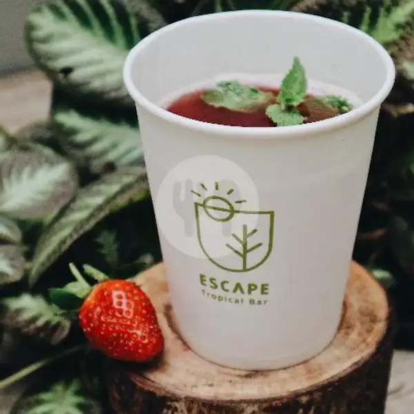 Strawberry Tea Hot | Escape Tropical Bar Babakan Siliwangi