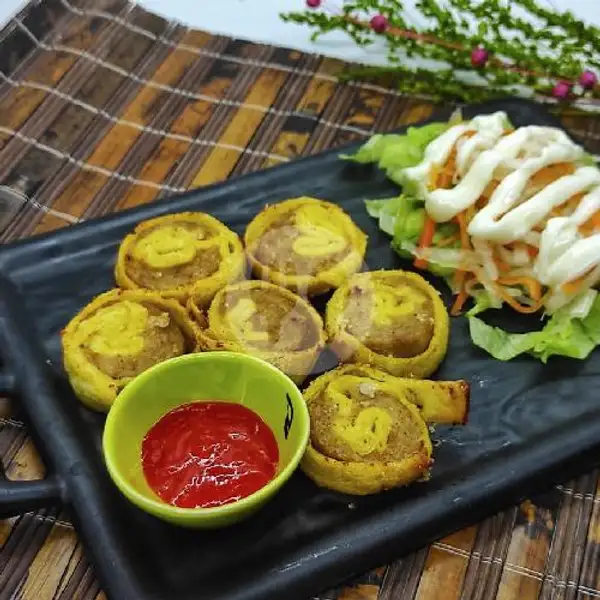 A La Carte Egg Chicken Roll | Nasi Goreng Sop & Pizza Dapur Ellen, Sudirman Street