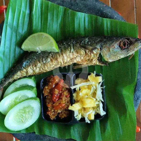 Paket Nasi Ikan Salem Goreng | Cumi dan Ikan Bakar Rezekimah Timana Weh, Cigadung