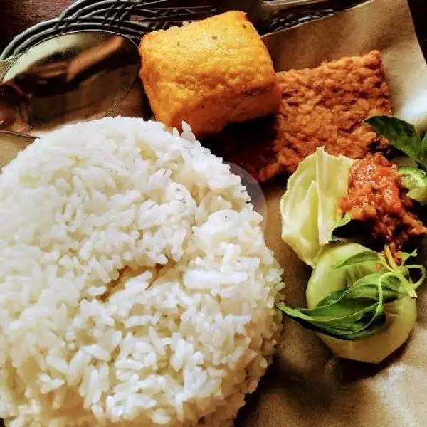 Paket Kenyang Nasi, Tahu, Tempe + Es Teh | CEKER DOWER, Rambipuji