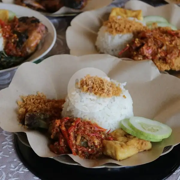Ayam Tulang Lunak Biasa + Nasi | Ayam Goreng Nelongso, Dukuh Kupang