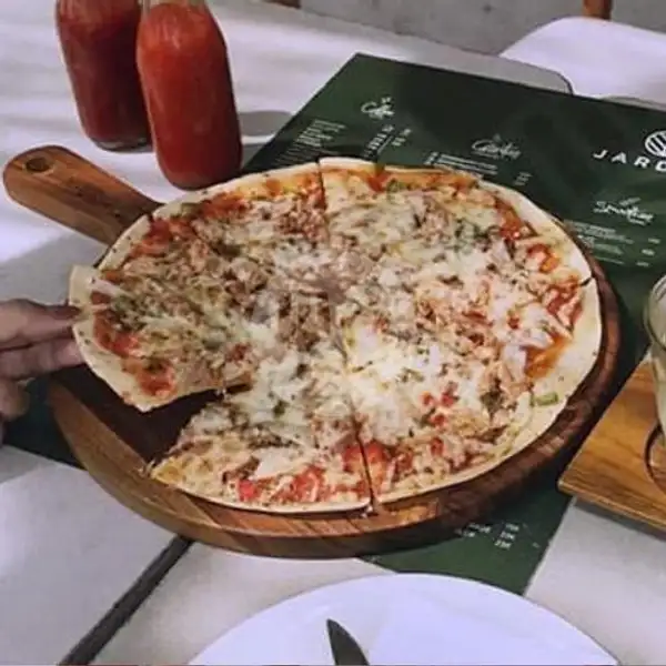 Thin Crust Pizza Spicy Tuna | Jardin Cafe, Cimanuk