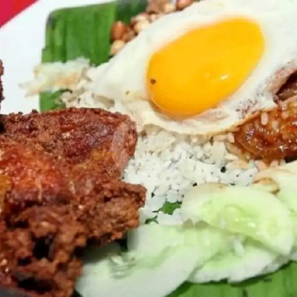 Nasi Ayam Goreng Lengkuas Spesial Telor | Sego Kulit Surga, Denpasar