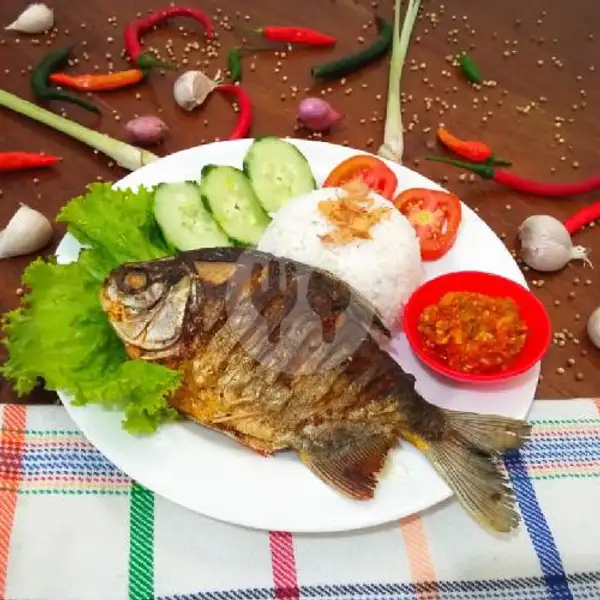 Paket Nasi Ikan Bawal Goreng Kremes | Pondok Ikan Bakar Bu Oen, Purwokerto Timur