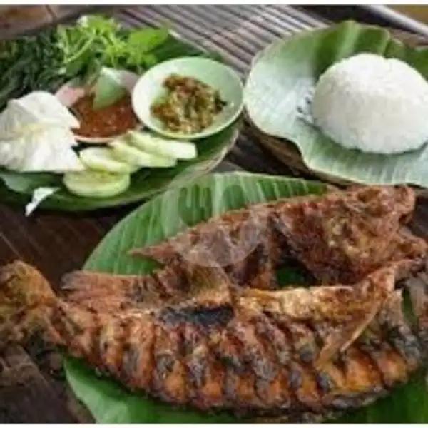 Paket Komplit Lalapan Ikan Patin Goreng | Dapoer Cak Dory, Cempaka Kaja