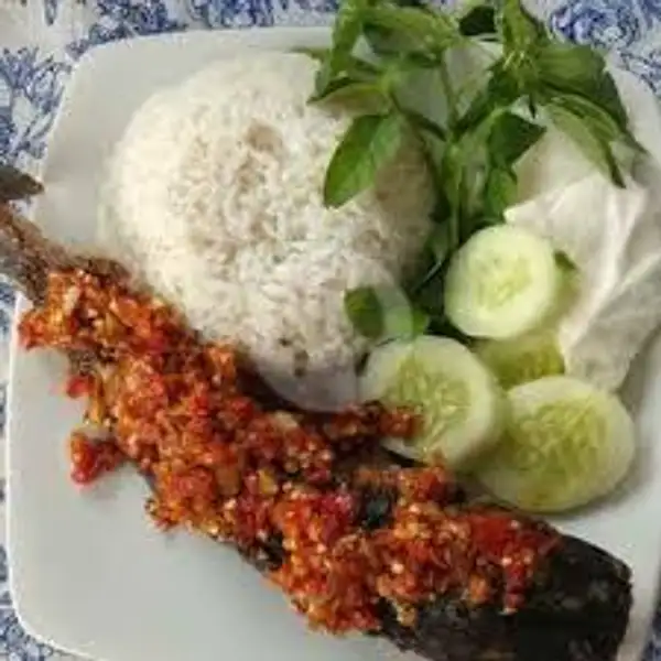 Lele Geprek + Nasi | Lombok Uyah Corner