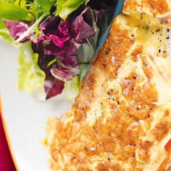 Omelette With Slice Chiken Sausage And Salad | Oregano Kitchen, Canggu