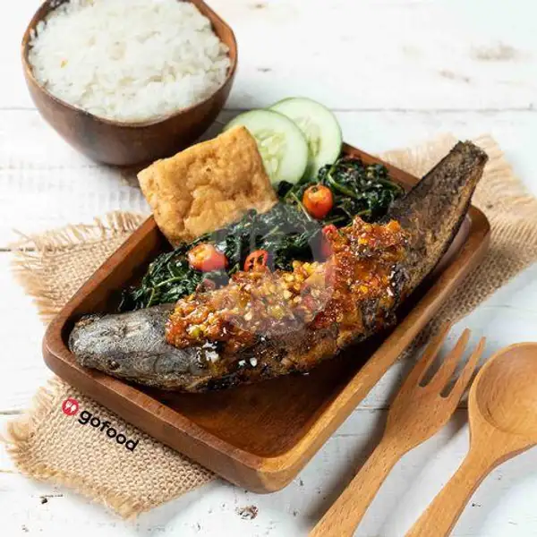 Lele Bakar + Nasi | Ayam Goreng Nelongso, Lawang