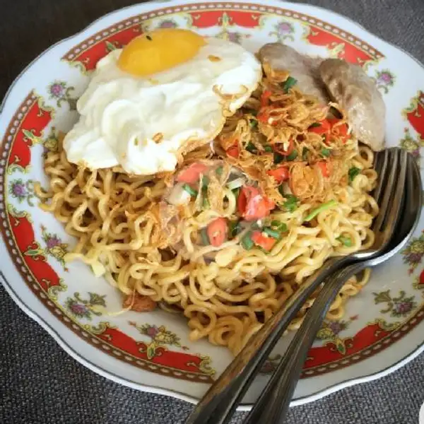 Indomie Goreng Telor | Ayam Presto Ayu Dewe, Sewon