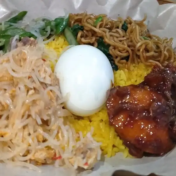 Nasi Kuning Daging Ayam | Nasi Kuning Hot Ampana