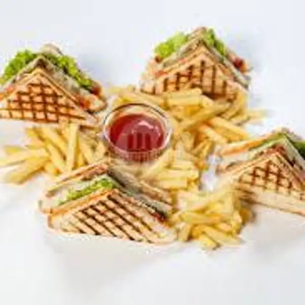 Chicken Finger Sandwich With Fries And Salad Garnish | Foodpedia Sentul Bell's Place, Babakan Madang