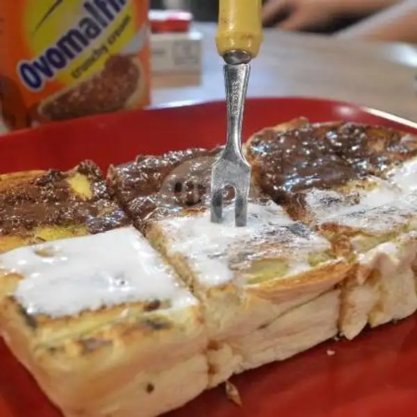 Roti Bakar Vanilla Toping Oreo Dan Es Teh Manis | Kedai Sosis Dan Pop Ice Mrs, Masjid Al Hidayah