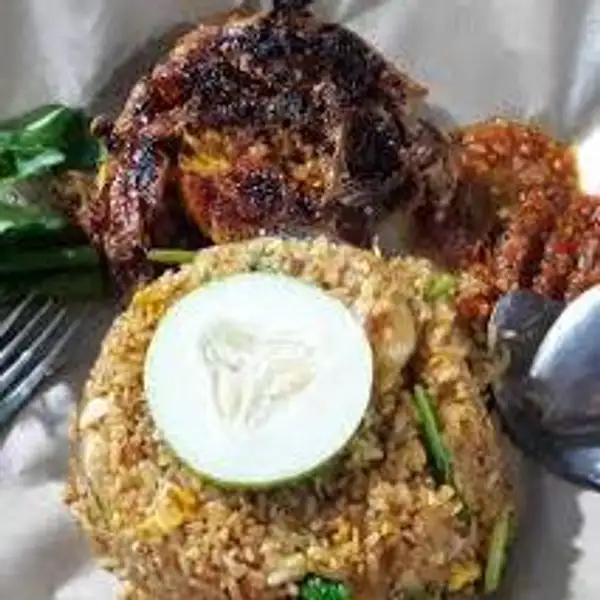 Nasi Goreng + Ayam Bakar + Sambal Lalapan + Krupuk + Es Jeruk | Ayam Geprek Farish, Tlogosari Kulon