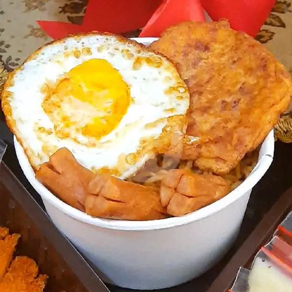 Ricebowl Indomie Goreng Istimewa (Telur Mata Sapi, Sosis, Kornet) | Dhapoer Pasta, Sidorejo