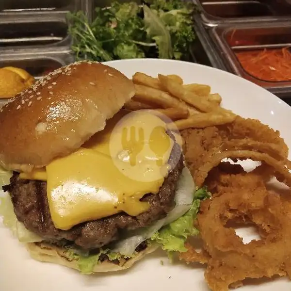 Cheese Burger | Carnivor Steak & Grill, Surabaya