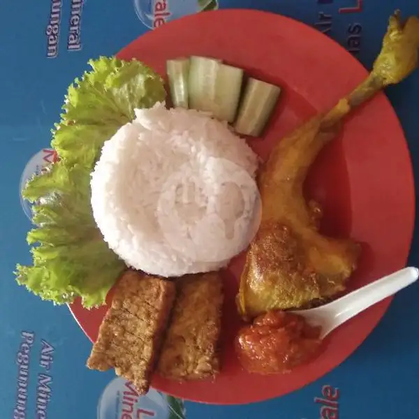 Nasi + Ayam Goreng + Lalapan | Pempek Acin, P. Antasari