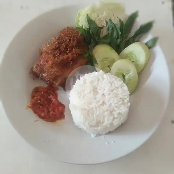 Ayam Goreng Sambel Terasi | Warung Nasi Mpok Ayat, Serpong Utara