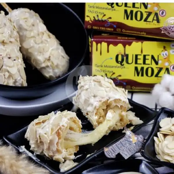 Corndog White Choco Almond | Queen Moza