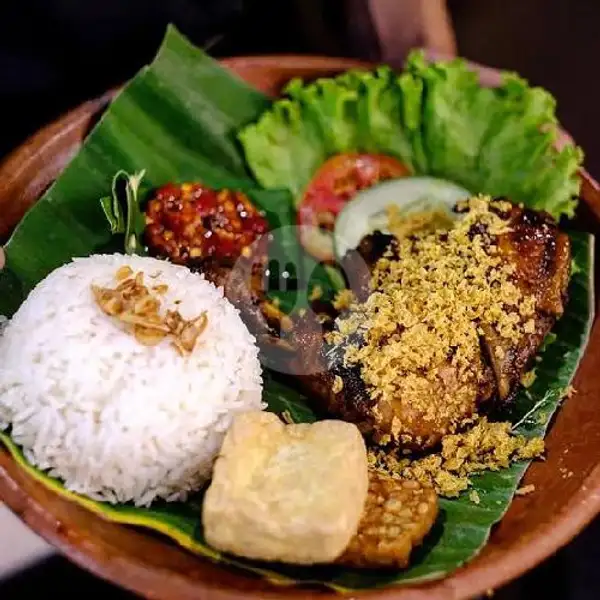 Nasi Ayam Bakar Kremes Sambal Seuhah | Warung Seuhah Daviandra, Hegarmanah