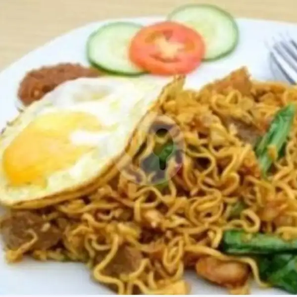 Indomie Goreng + Telur Mata Sapi | Nasi Goreng Kambing, Pelita