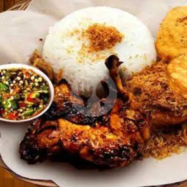 Ayam Bakar / Goreng JUMBO Serundeng | Ayam Bakar Omer, Kebalenan Baru