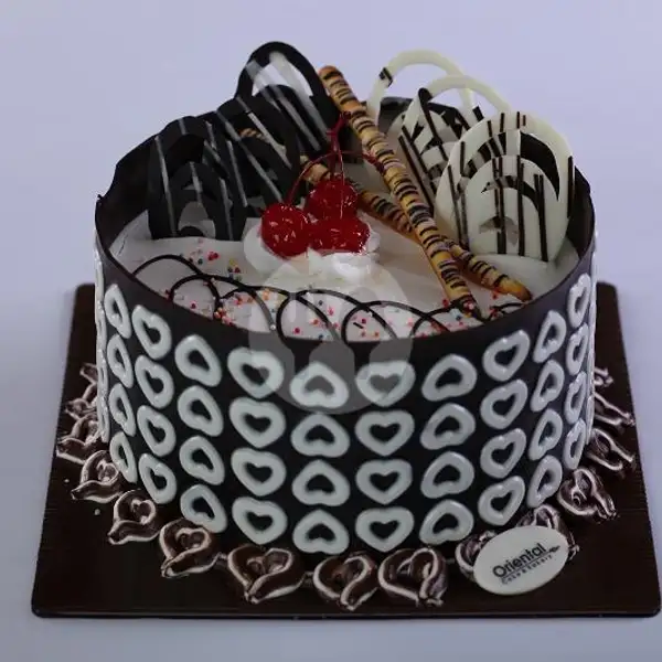 Tart Blackforest Motif coklat Uk 18 Bulat | Oriental Cake & Bakery, Kesambi