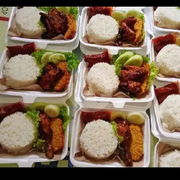 Paket Pecel Ayam Sederhana | Ayam Suka-Suka Ratu Bilqis, Taman Mini
