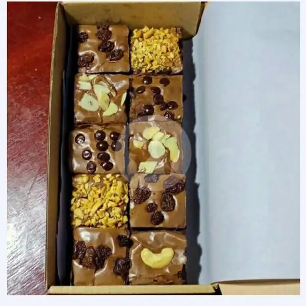 Brownies Skat Mini Isi 10 | Brownies&MilleCrepe MYFAS