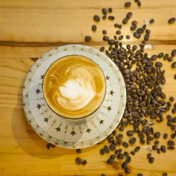 Hot Caramel Latte | Obelix Cafe, Dewi Saraswati