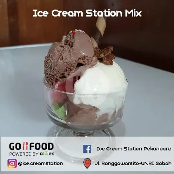 Es Krim Ics Vanilla Strawberry | Ice Cream Station, Ronggo Warsito