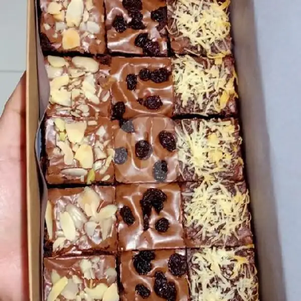 Brownies Skat Mini Isi 15 | Brownies&MilleCrepe MYFAS