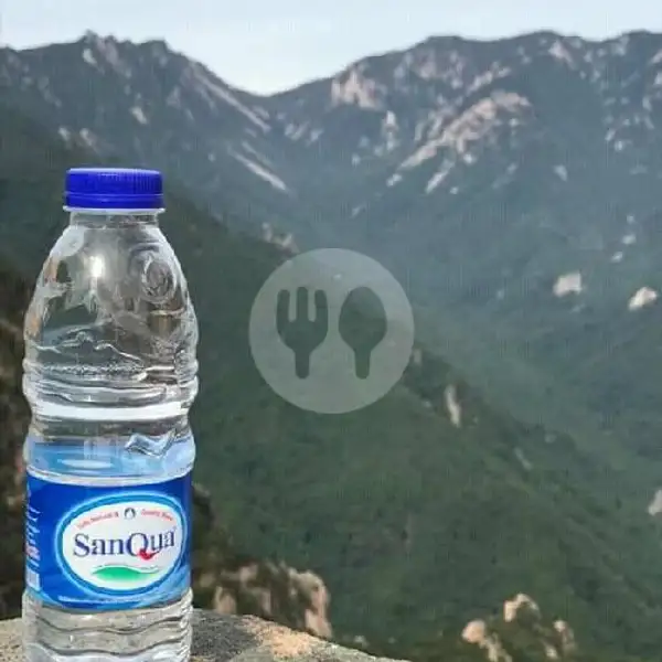 Air Mineral | Nasi Goreng Mas Tejo, Temu Putih