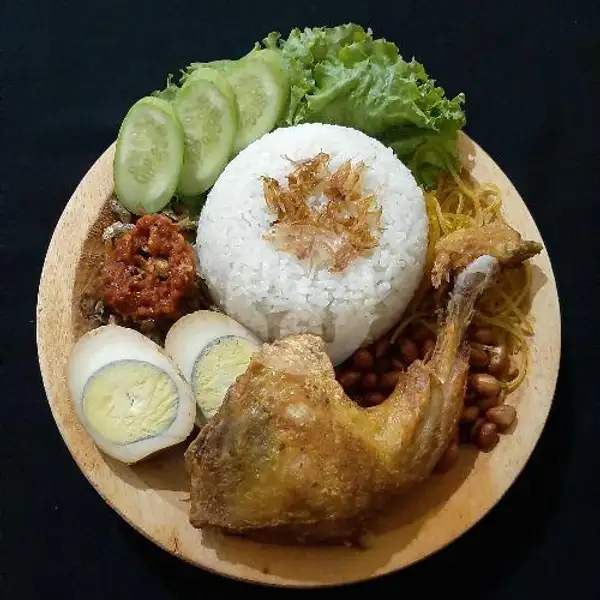 Nasi Lemak Sambal Teri Ayam Goreng+ Telor Bulat | Nasi Kuning Kuah RHM, Cisitu Indah