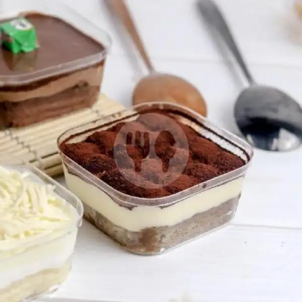 Personal Tiramisu Dessert Box | Vanila cake