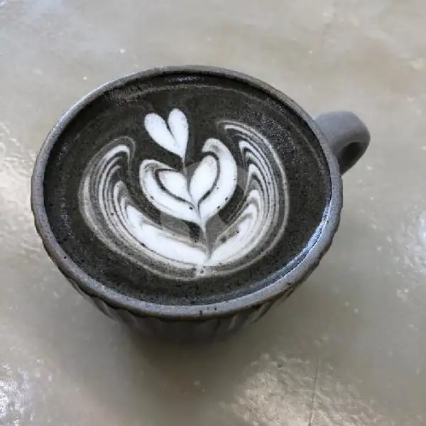 Charcoal Latte | Fat Boy Club Kitchen And Coffee, Greenland Batam