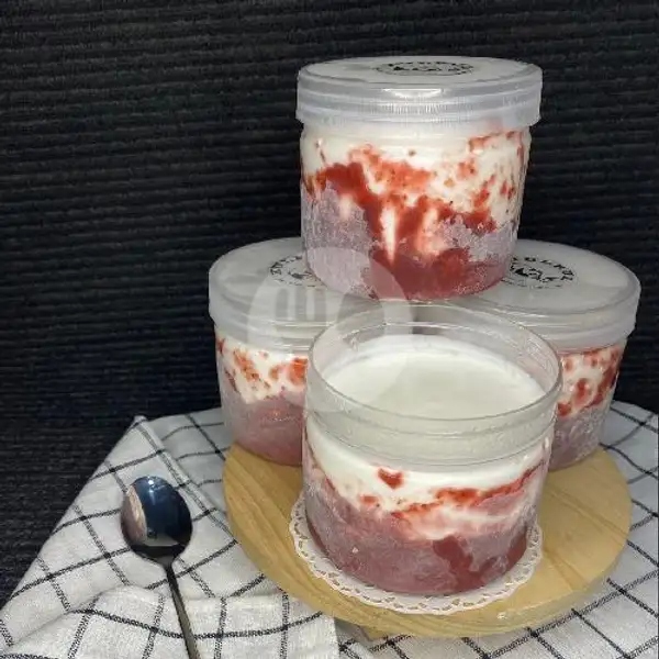 Ice Cream Strawberry Vanilla 350 ML | Kulkul Yogurt and Drink