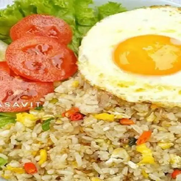 Nasi Goreng Telor + sosis | Warung Lalapan Bu Ayu Sup Kepala Ikan, Sesetan