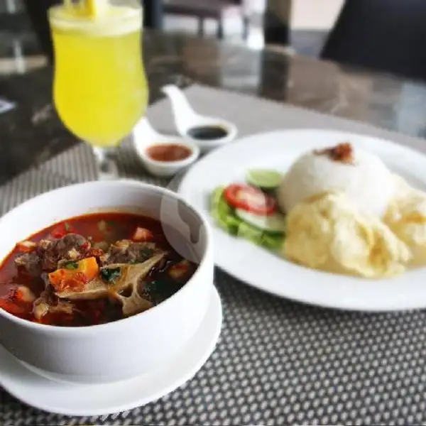 Herbs Oxtail Soup | Scarlett Restaurant, Pyramid Suites Hotel