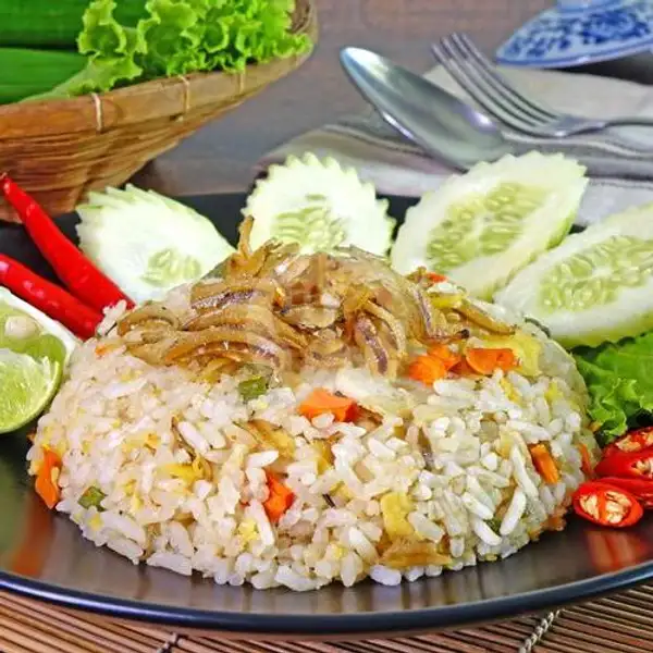 nasi goreng kampung + mandi/nutrisari | Lesehan santuy