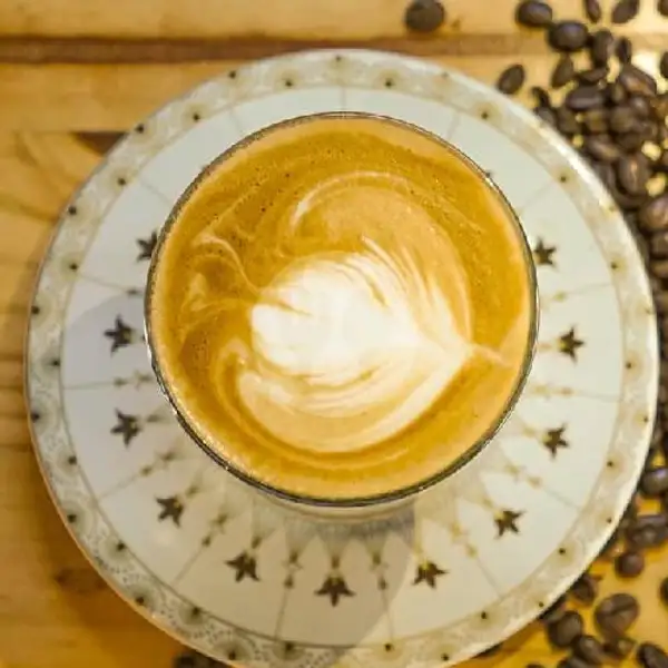 Hot Cafe Latte | Obelix Cafe, Dewi Saraswati