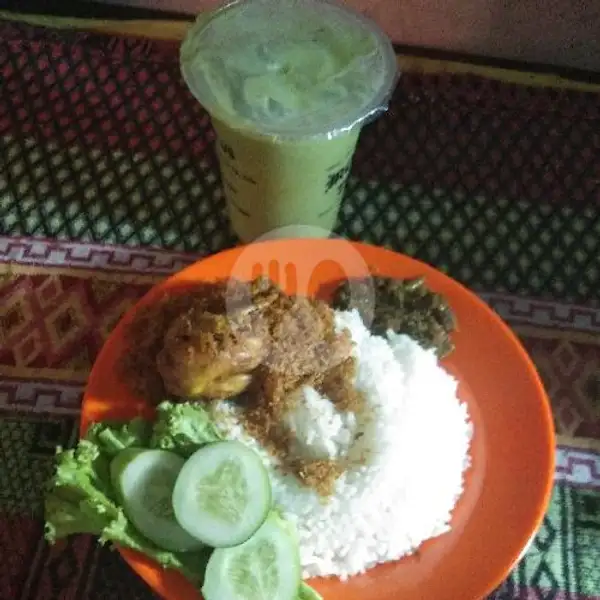 Nasi Ayam Serundeng + Green Tea | Ayam Serundeng Delisa, Cikondang