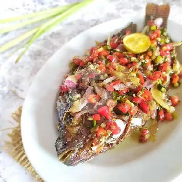 Ikan Goreng +Nasi ( Sambel Matah) | Nasi Ayam Betutu Bu Agus, Denpasar