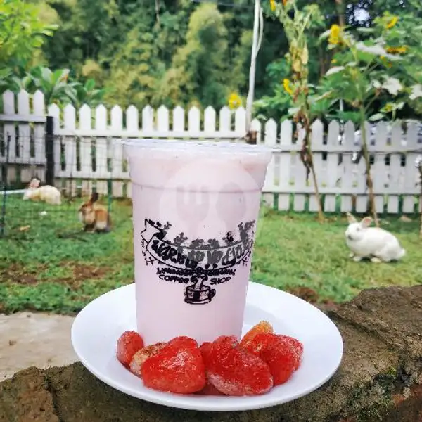 Ice Baileys Strawberry Smoothies | Warkop Modjok, Pondok Hijau
