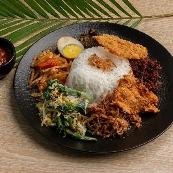 Nasi Campur Sapi Komplit Free Iced Blackcurrant | Ayam Plecing Kampung, Denpasar